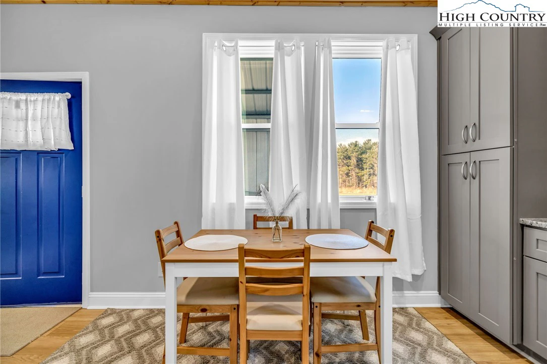 Image number 5 for the current listing