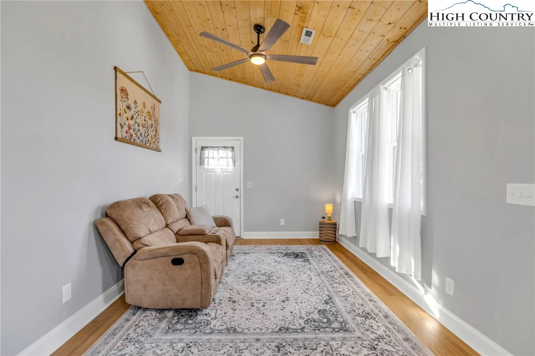 Image number 12 for the current listing