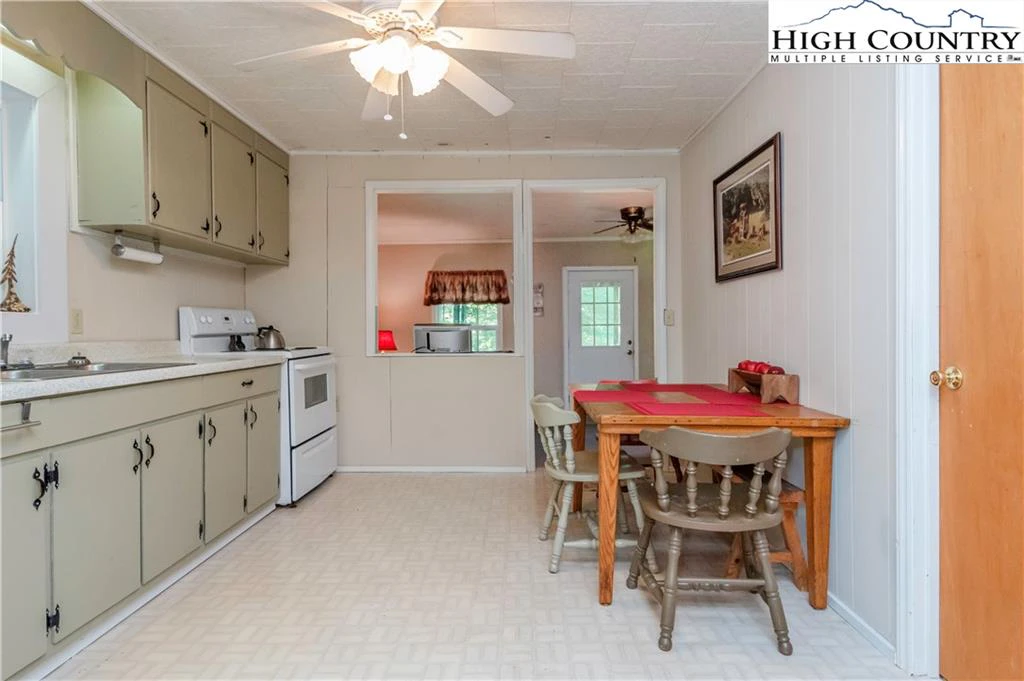Image number 19 for the current listing