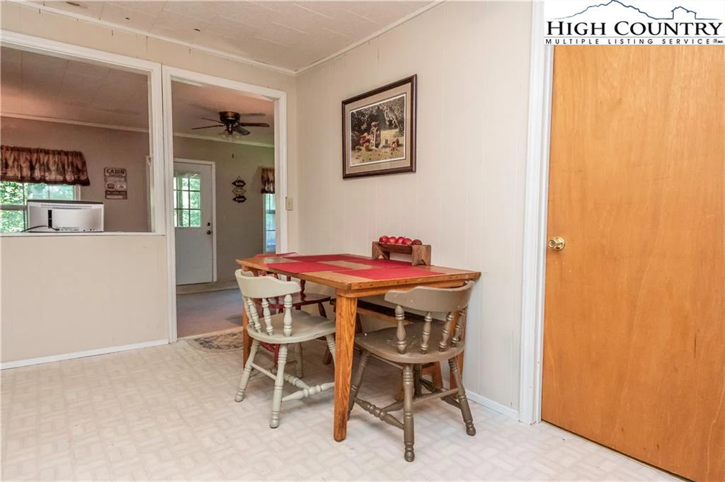 Image number 18 for the current listing