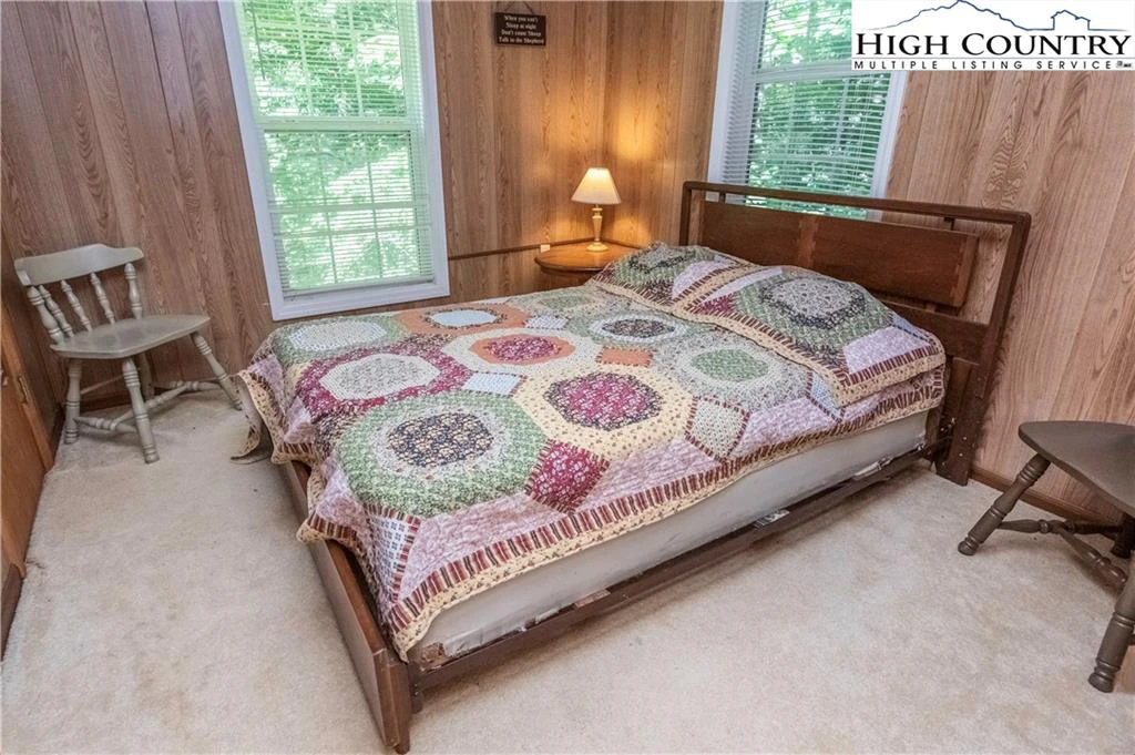 Image number 17 for the current listing