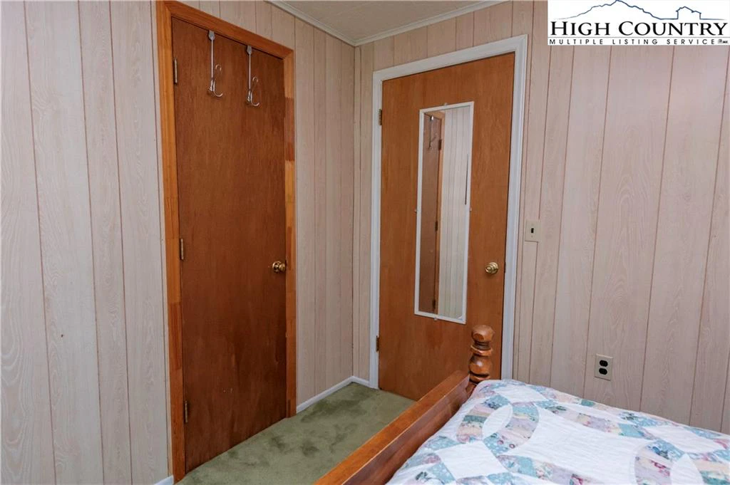 Image number 14 for the current listing