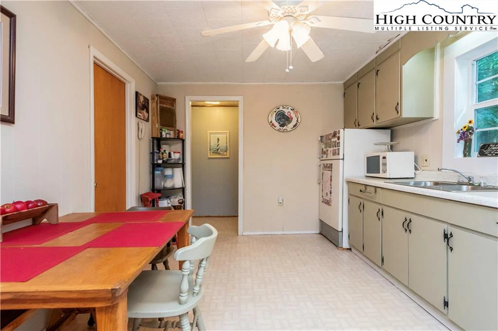 Image number 21 for the current listing