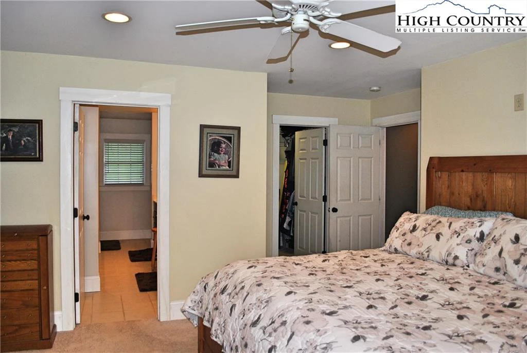 Image number 2 for the current listing