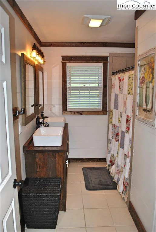 Image number 7 for the current listing
