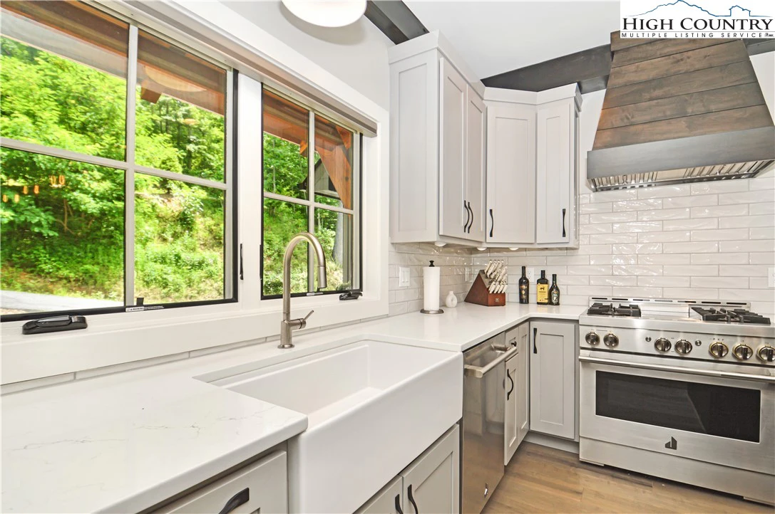Image number 16 for the current listing