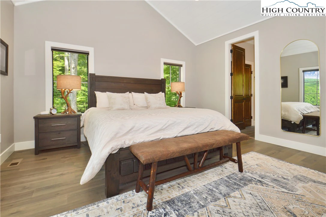 Image number 14 for the current listing