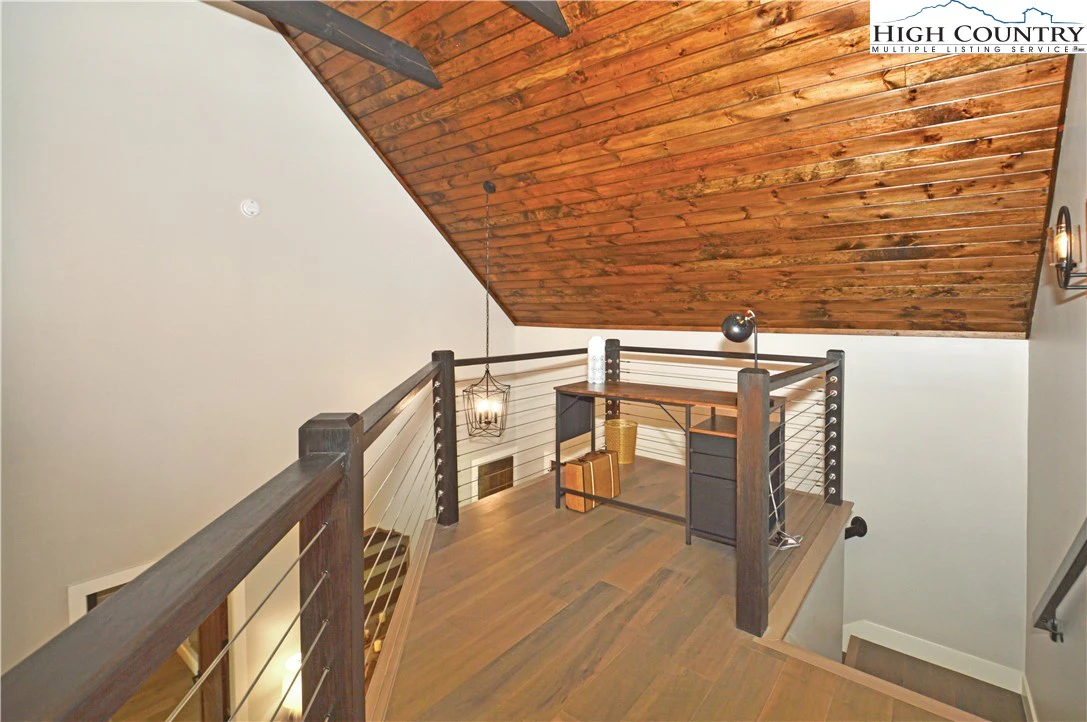 Image number 1 for the current listing