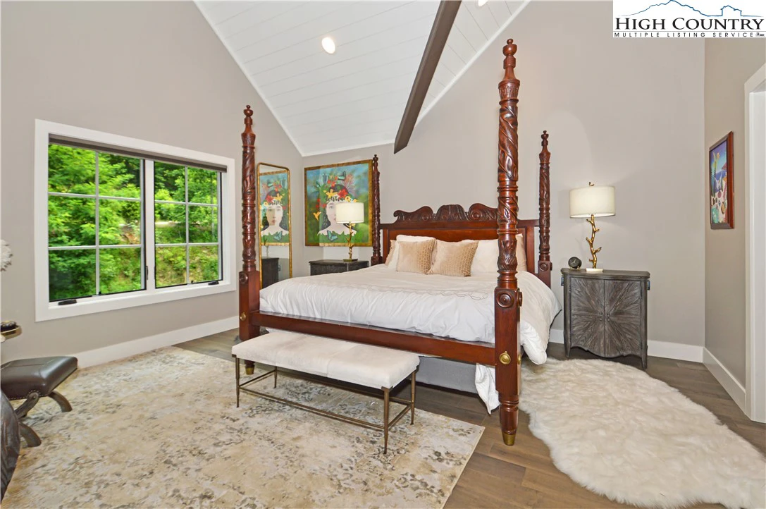 Image number 21 for the current listing