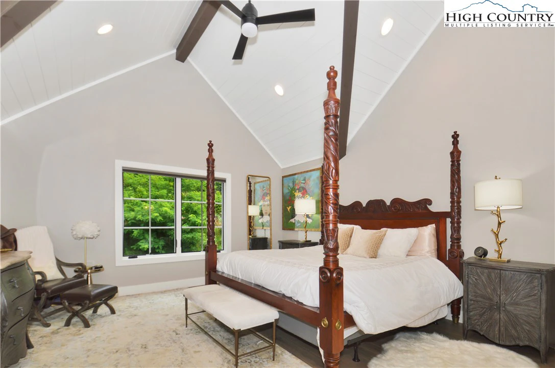 Image number 18 for the current listing