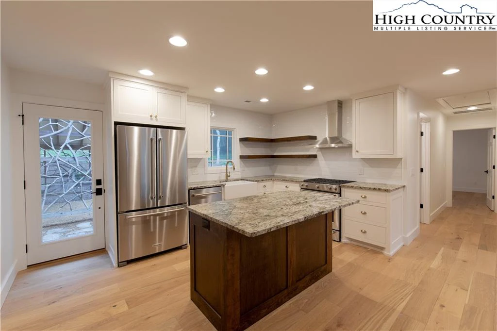 Image number 1 for the current listing