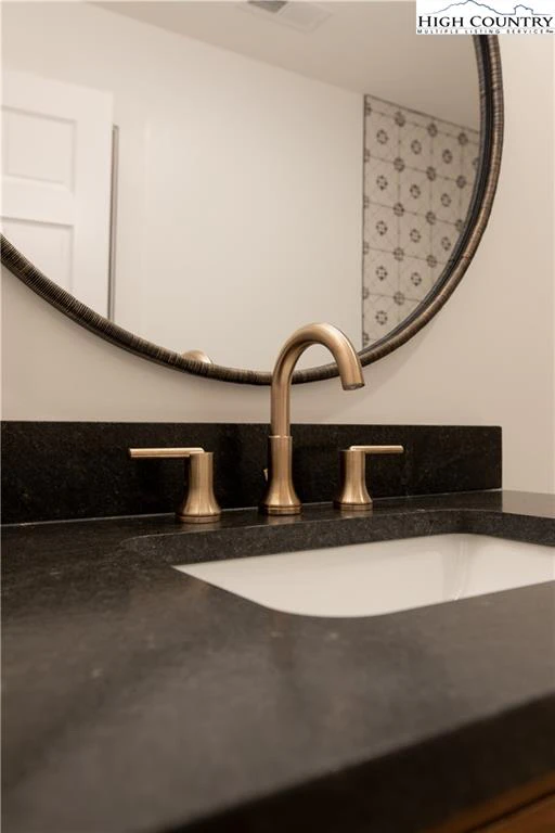 Image number 2 for the current listing