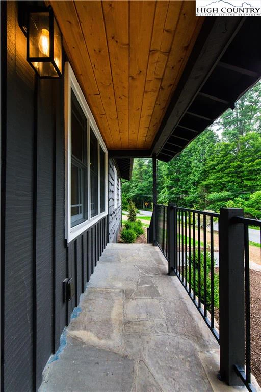 Image number 4 for the current listing