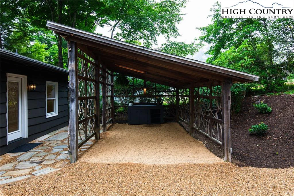 Image number 3 for the current listing