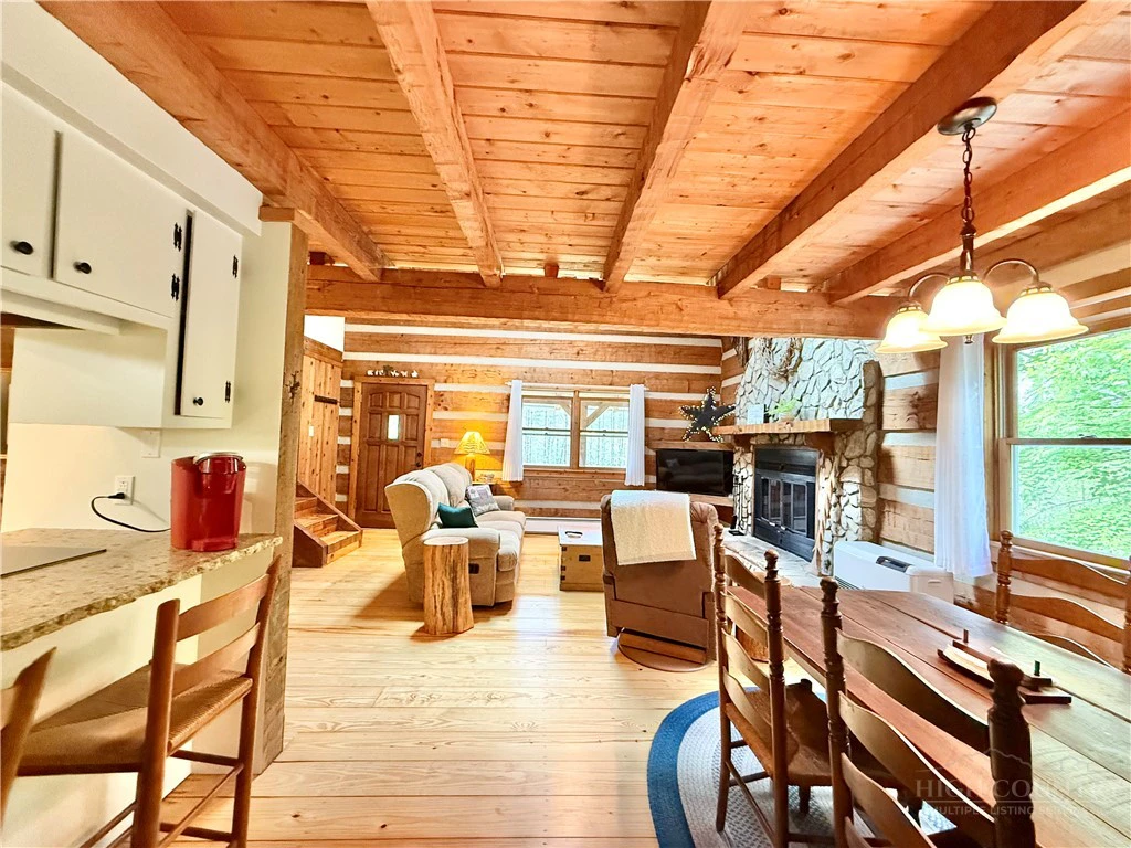 Image number 17 for the current listing