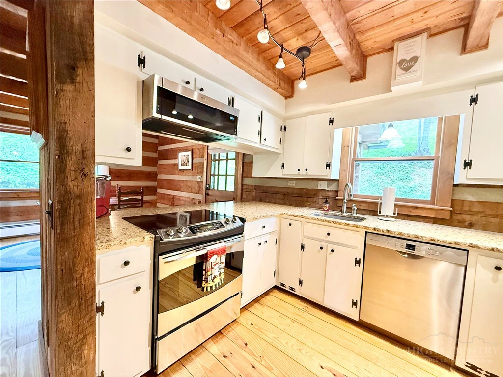 Image number 14 for the current listing