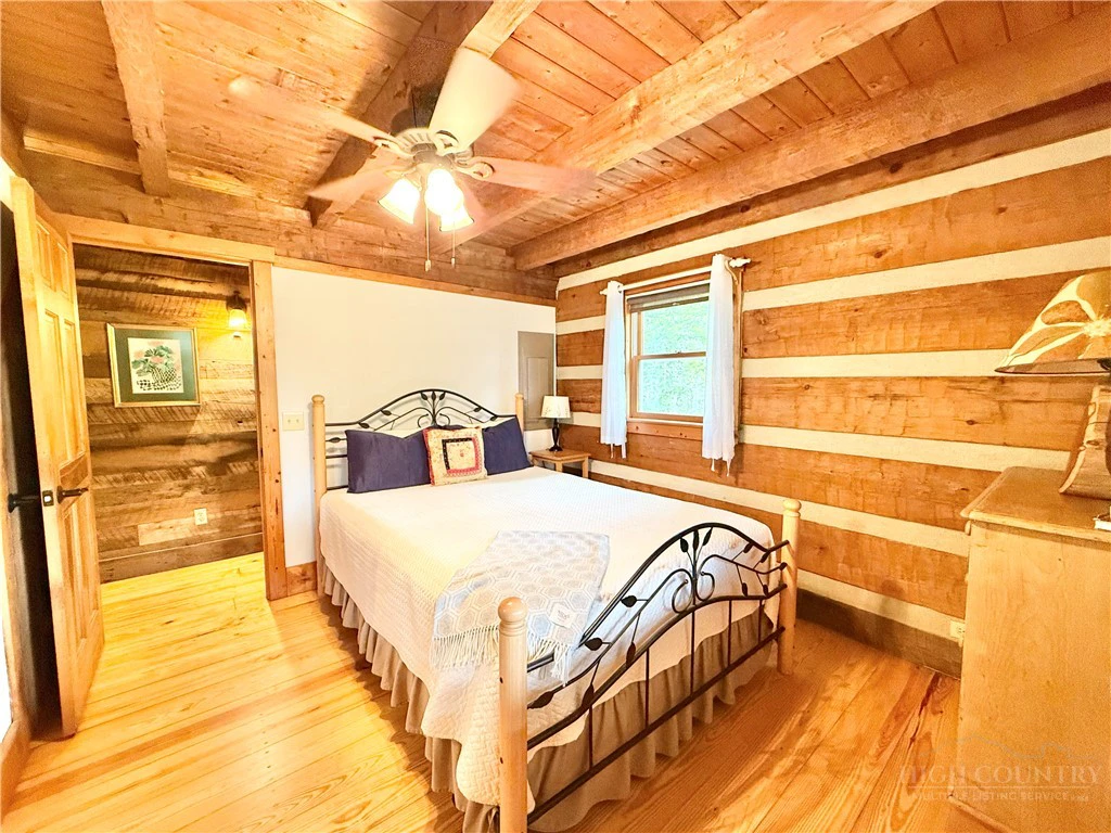 Image number 2 for the current listing