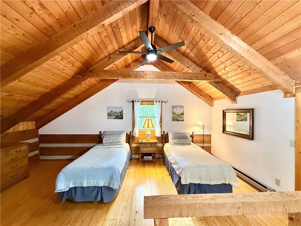 Image number 8 for the current listing