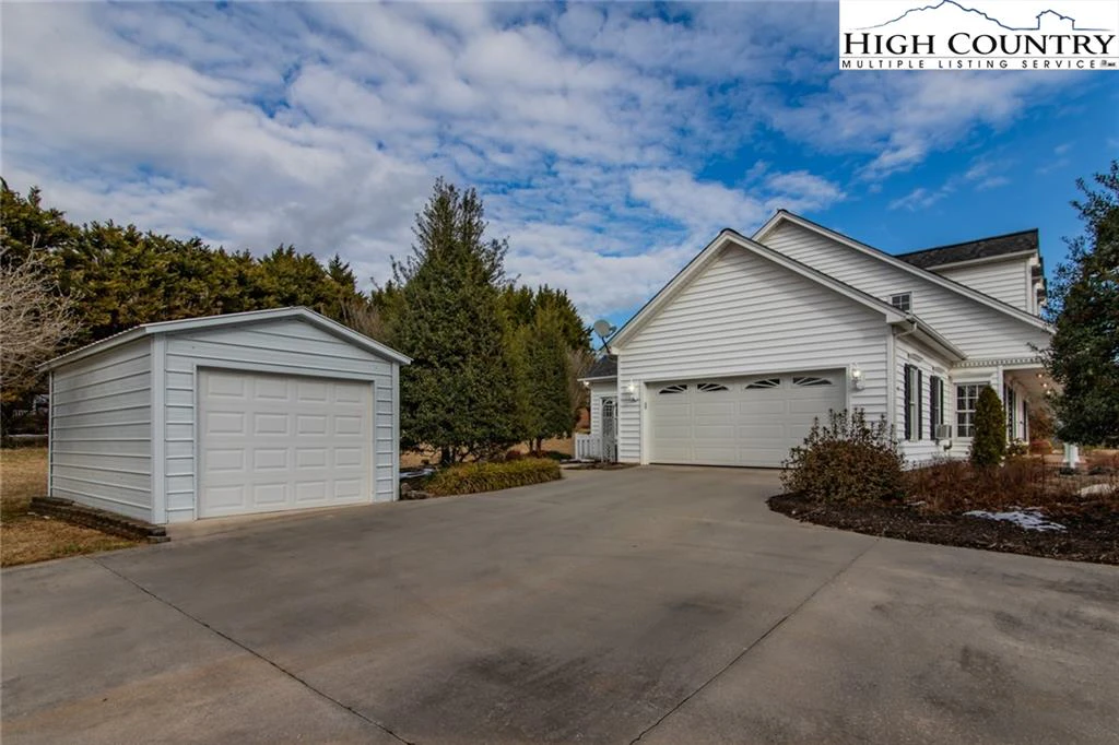 Image number 3 for the current listing