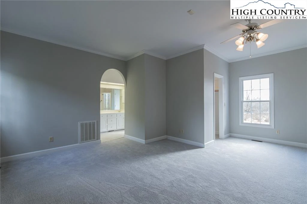 Image number 5 for the current listing