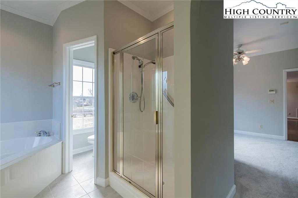 Image number 9 for the current listing