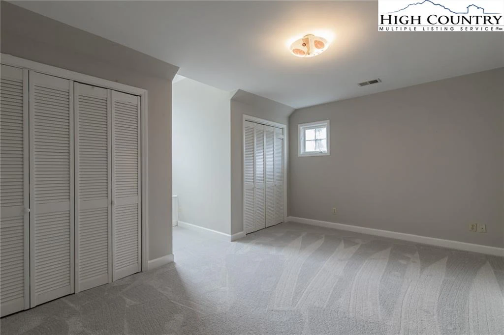 Image number 12 for the current listing
