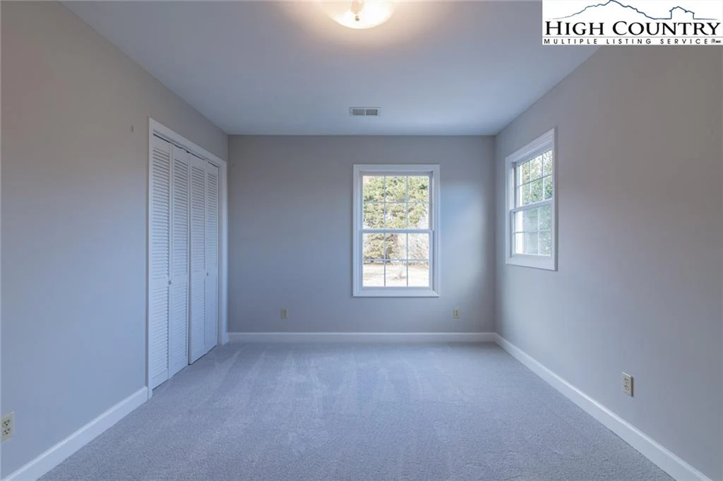 Image number 18 for the current listing