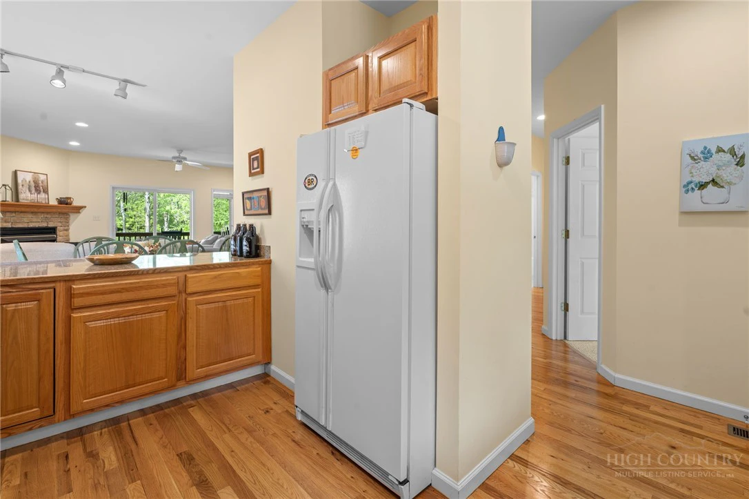 Image number 3 for the current listing