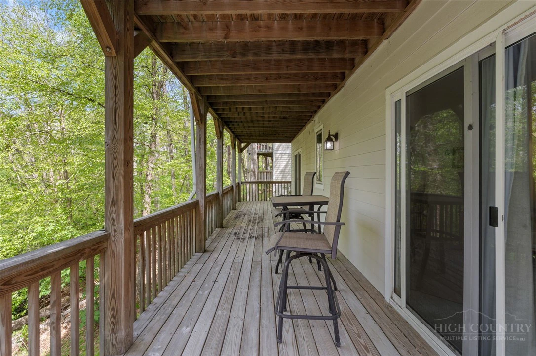 Image number 31 for the current listing