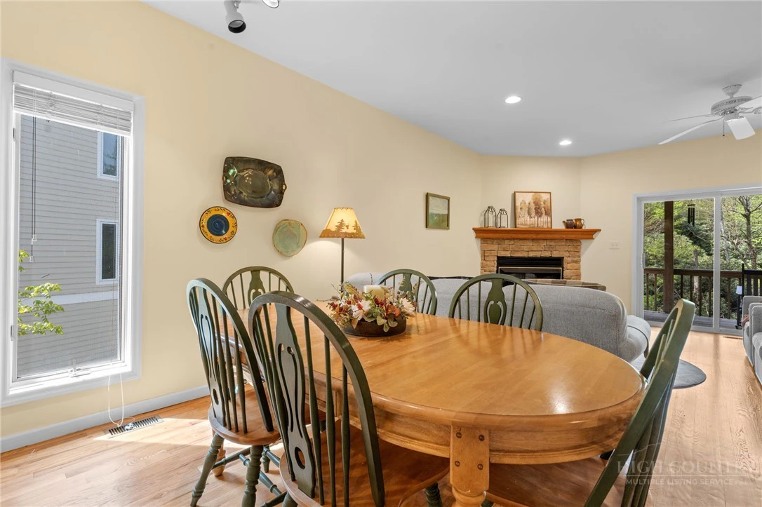 Image number 8 for the current listing