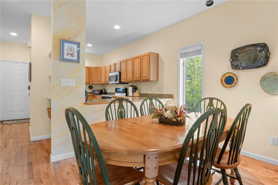 Image number 7 for the current listing