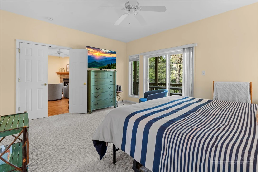 Image number 14 for the current listing