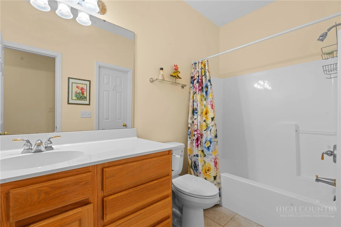 Image number 19 for the current listing