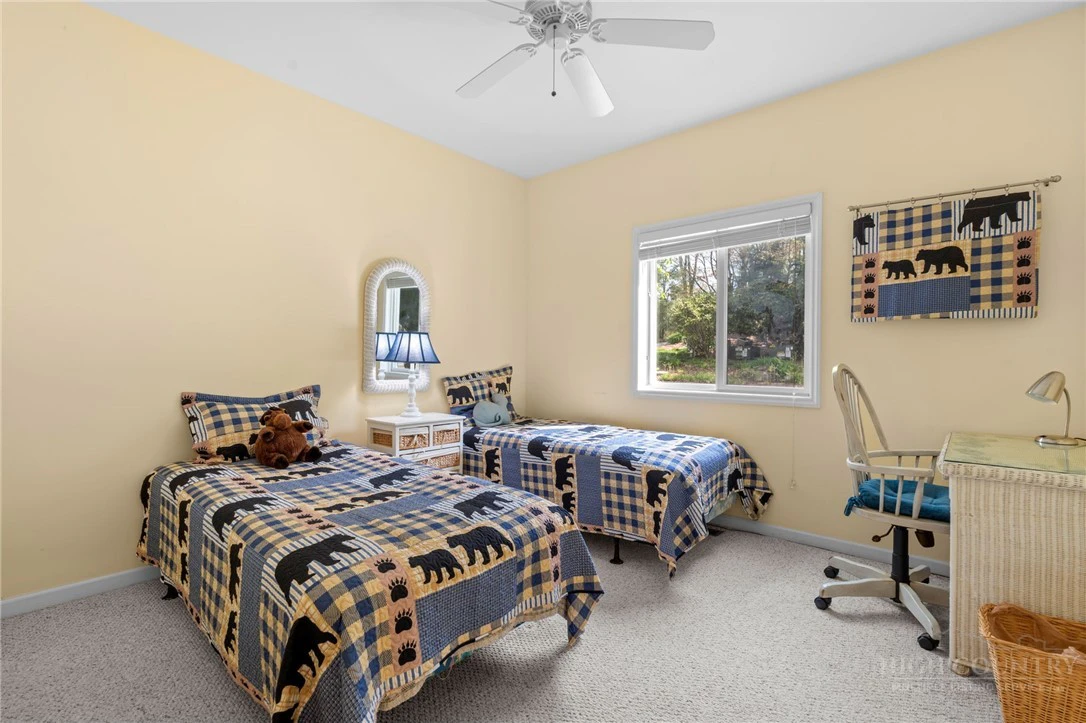 Image number 21 for the current listing