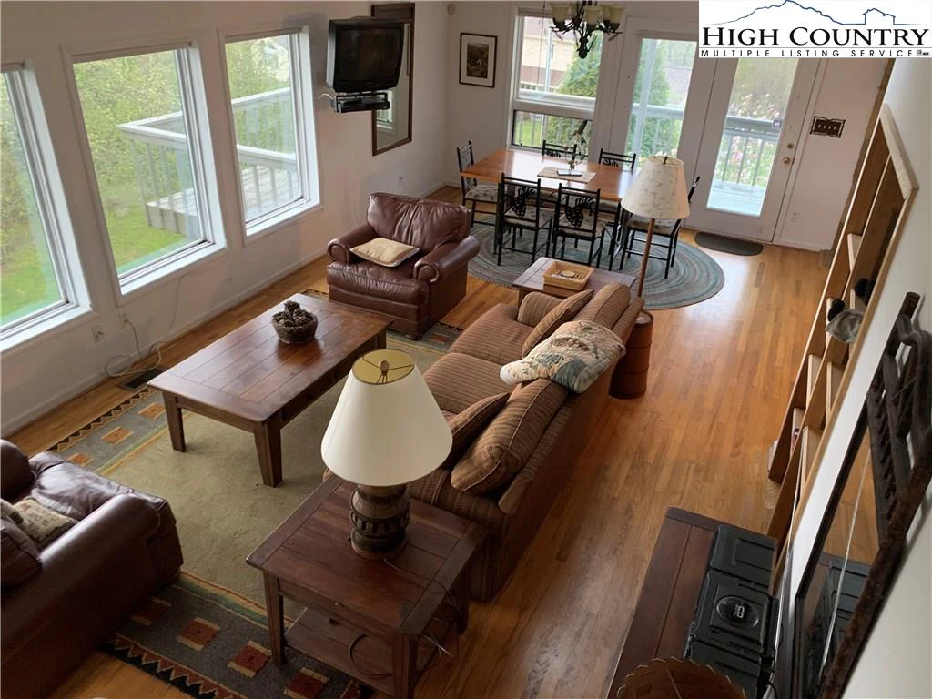 Image number 11 for the current listing