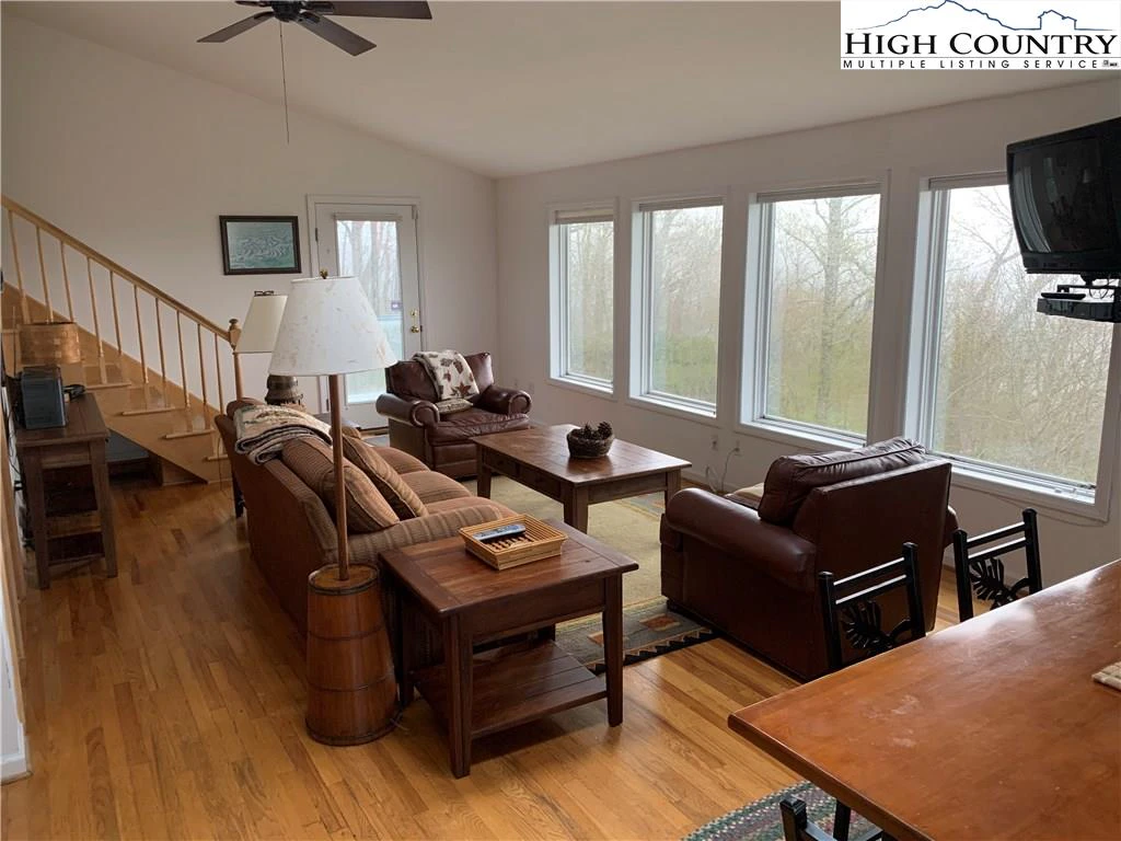 Image number 10 for the current listing