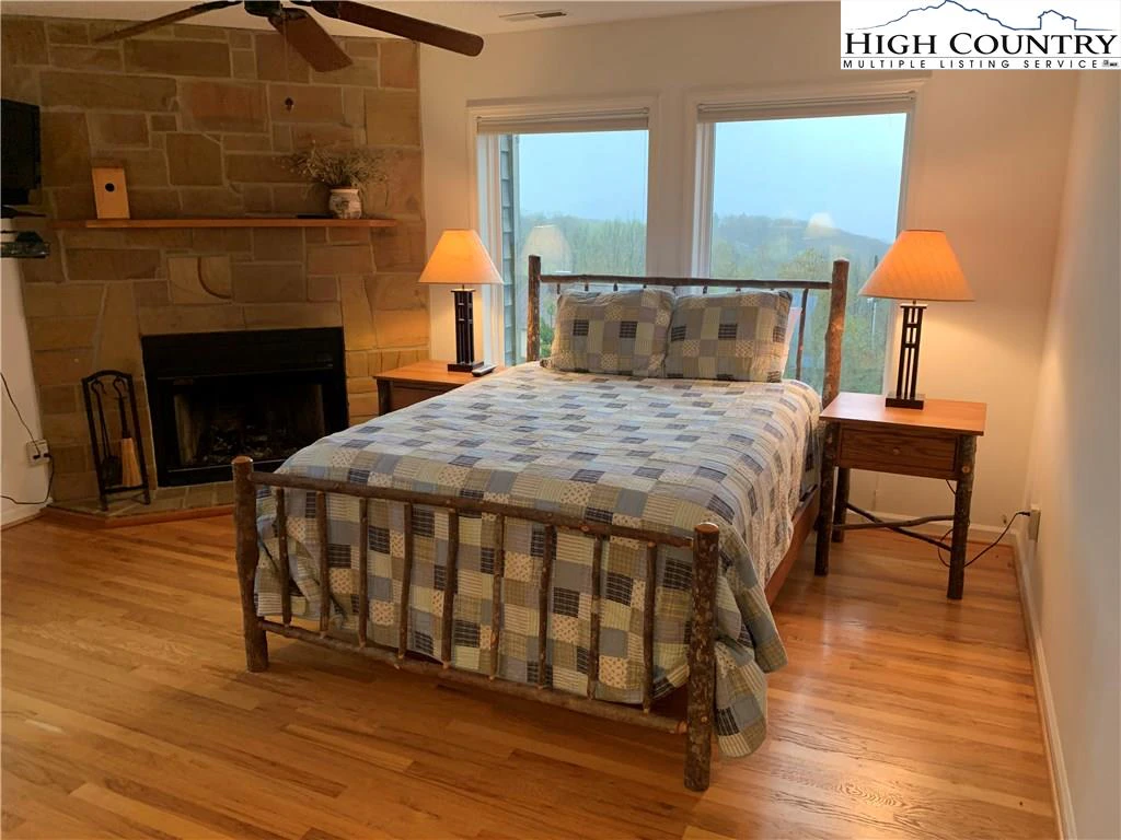 Image number 6 for the current listing