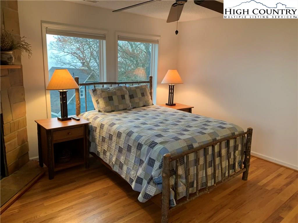 Image number 5 for the current listing
