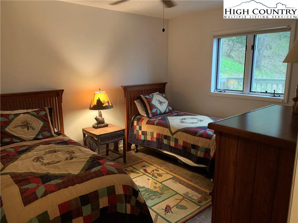 Image number 3 for the current listing