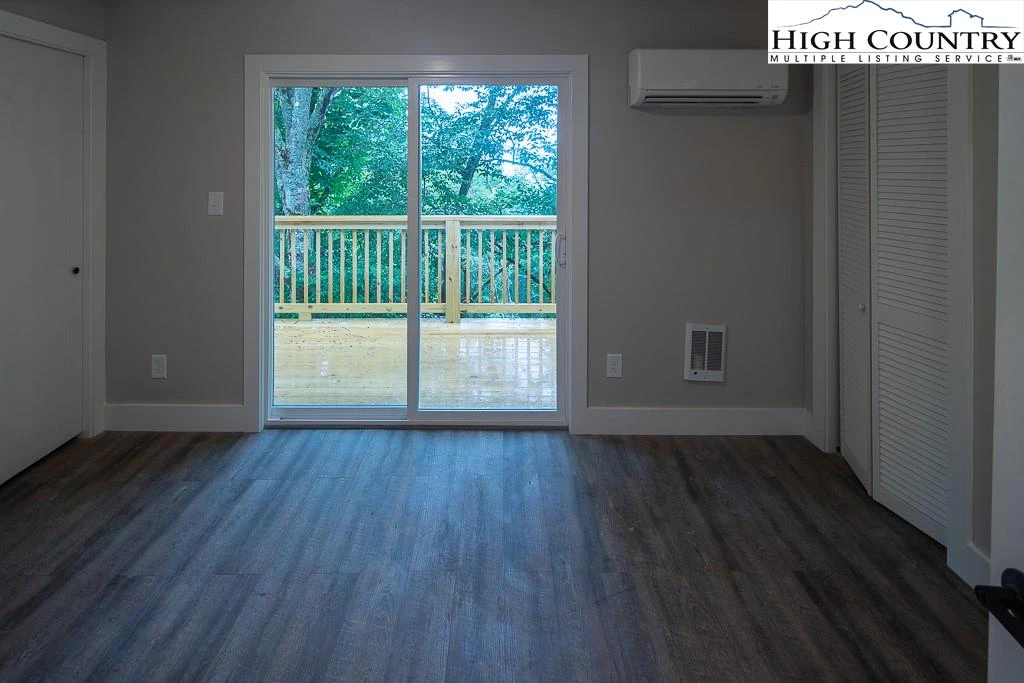 Image number 18 for the current listing
