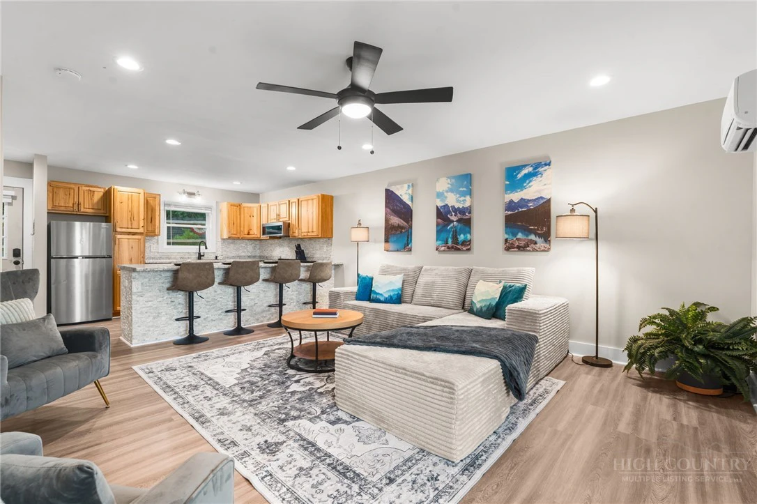 Image number 2 for the current listing