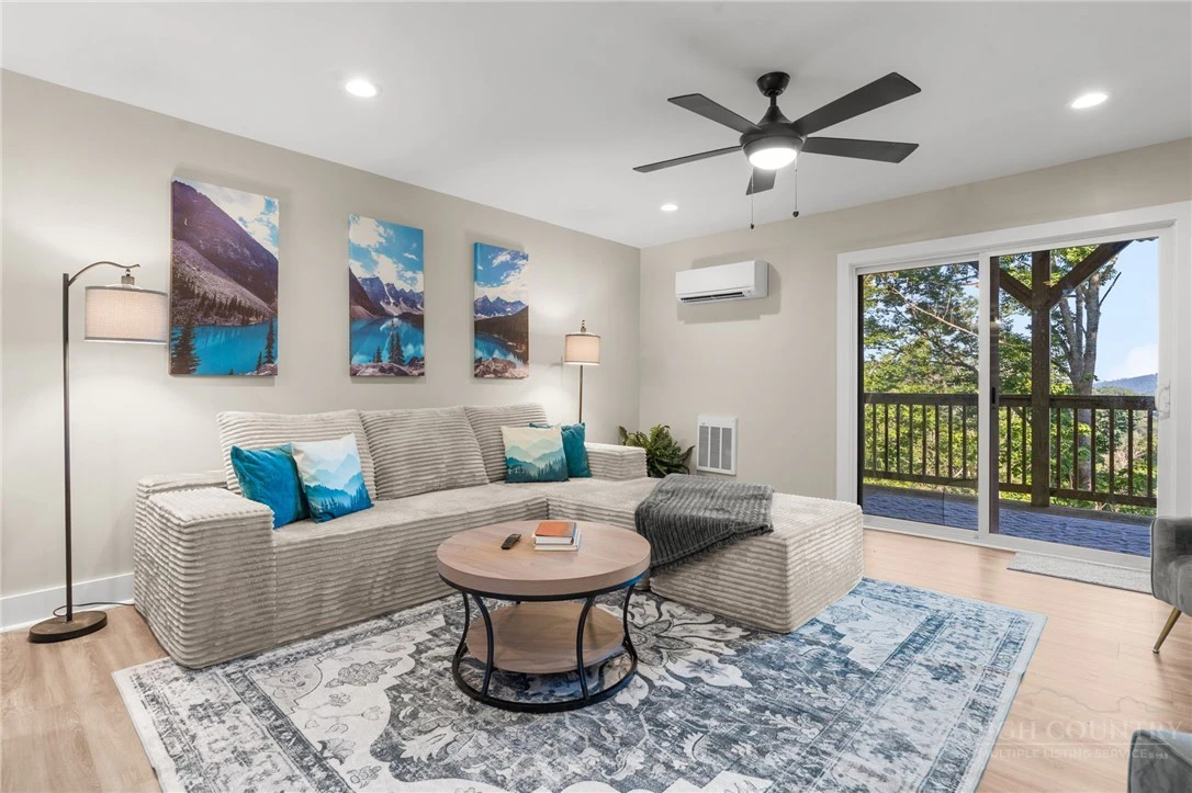 Image number 6 for the current listing