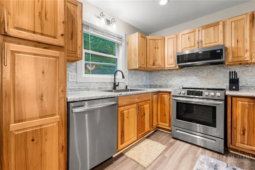 Image number 8 for the current listing