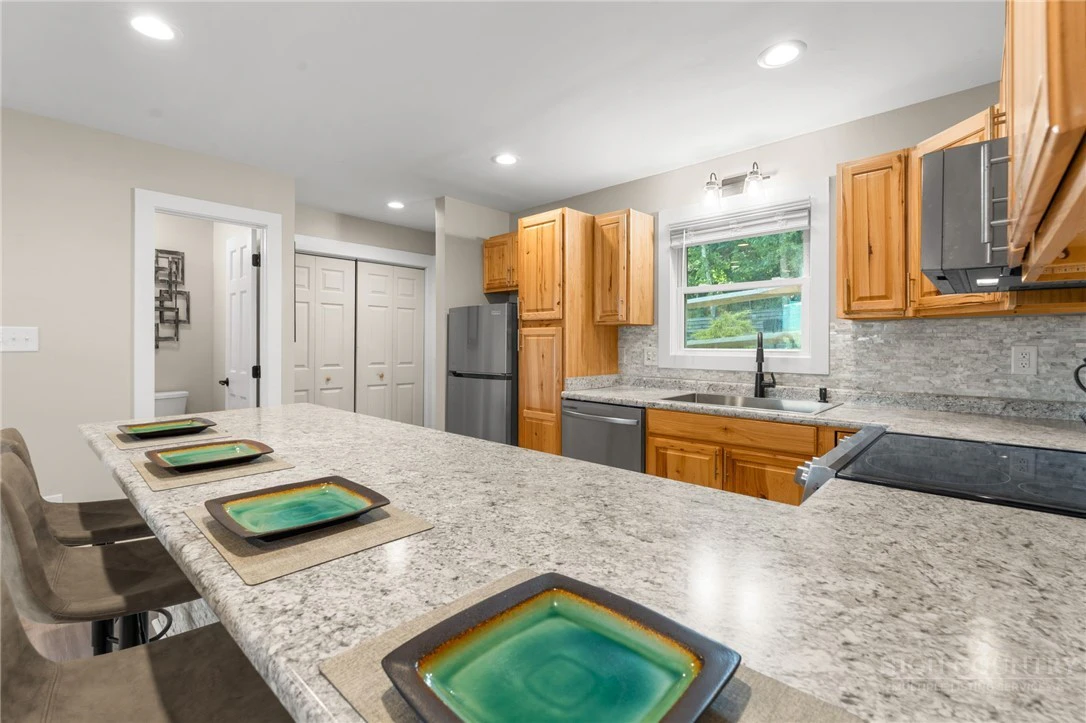 Image number 12 for the current listing