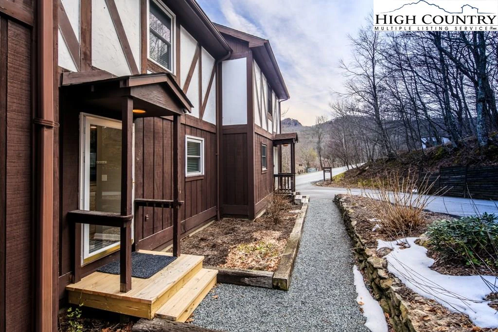 Image number 1 for the current listing
