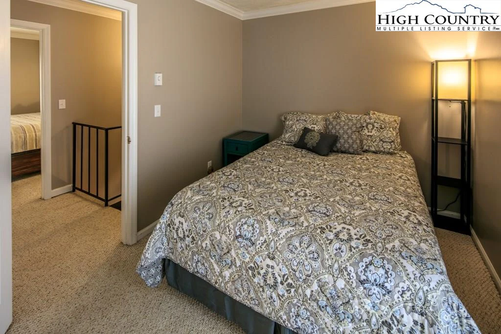 Image number 2 for the current listing