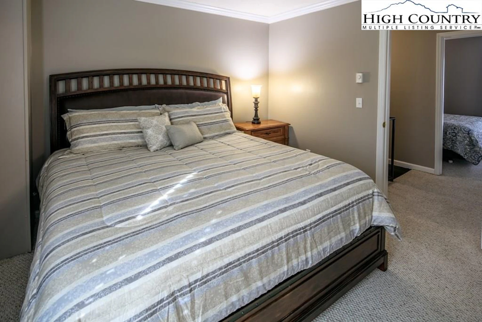 Image number 7 for the current listing