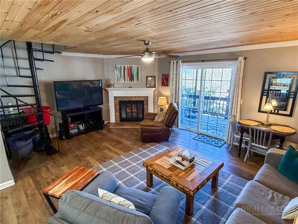 Image number 2 for the current listing