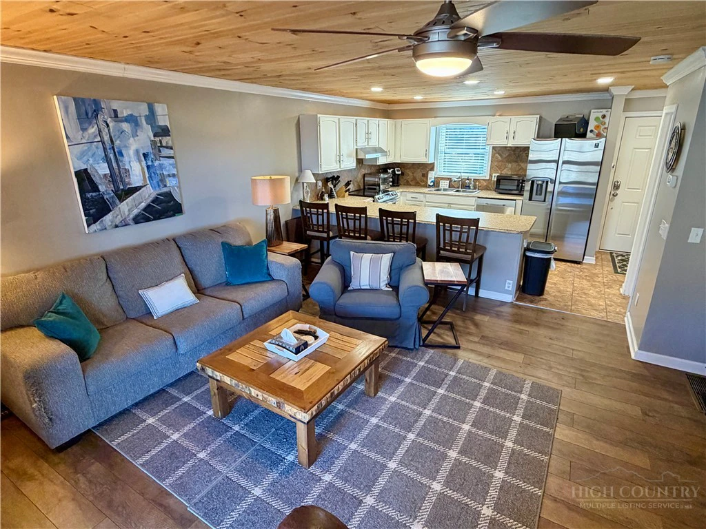 Image number 4 for the current listing