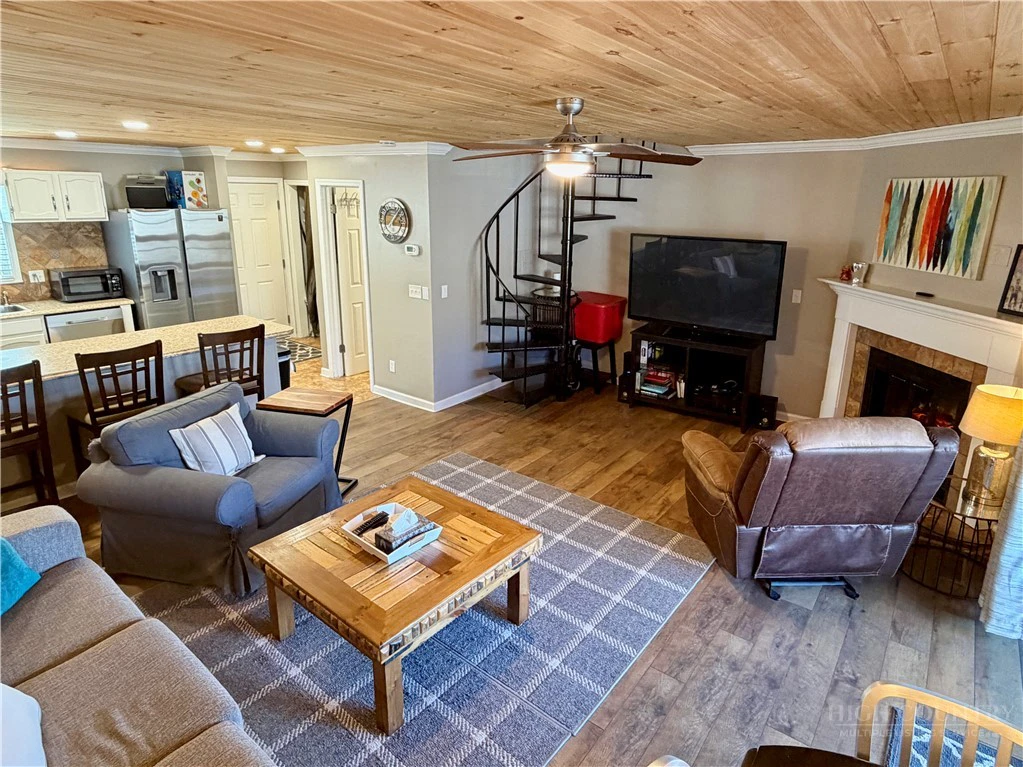 Image number 8 for the current listing